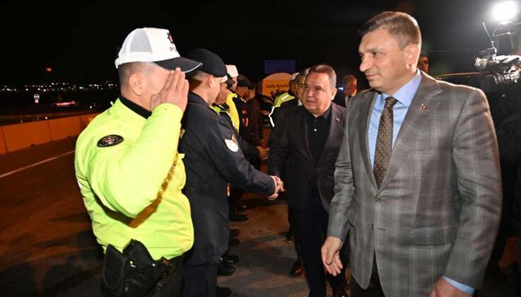 Vali Şahin 2024 yılını görev başındaki kolluk kuvvetleri ile karşıladı