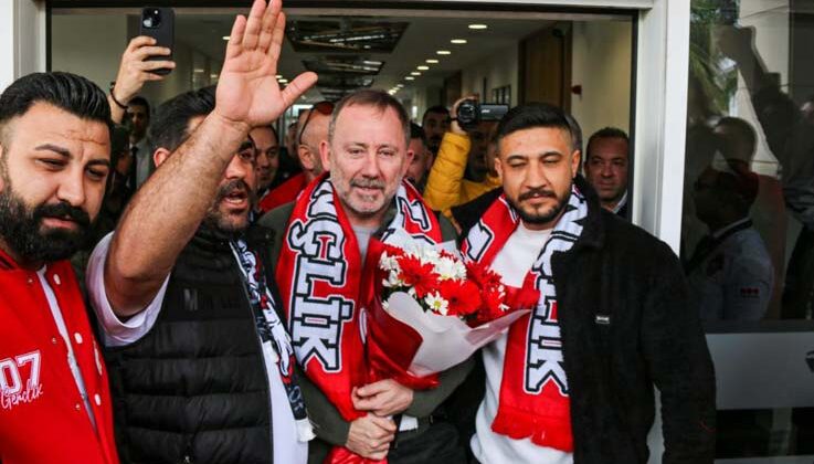 Antalyaspor’un yeni teknik direktörü Sergen Yalçın, Antalya’da