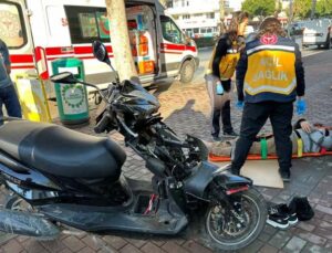 Otomobilin çarptığı motosiklet sürücüsü yaralandı