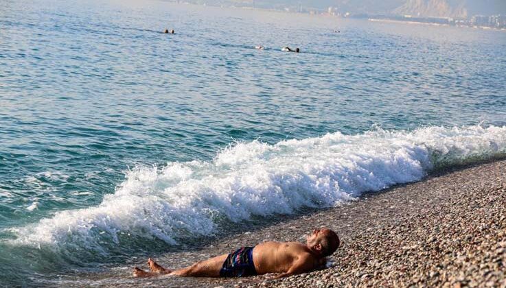 Yurtta kış, Antalya’da yaz aylarını aratmayan görüntü