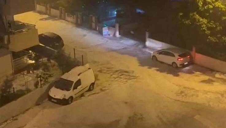 Antalya’da yağan dolu ile sokaklar beyaza büründü
