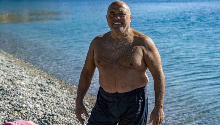 Onu görenler boğuldu sanıp, polisi arıyor