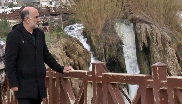 Bir yanda acılı babanın evlat nöbeti, diğer yanda her şeyden habersiz manzara keyfi