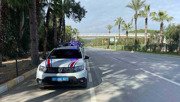Alanya’da jandarmadan 1 araca trafikten men cezası
