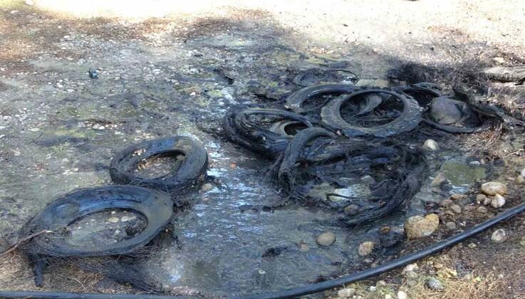 Ormanlık alanda yakılan lastikler itfaiye ve jandarmayı alarma geçirdi