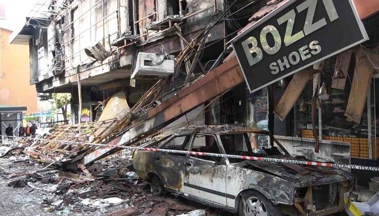 Alanya’da iş merkezindeki yangın 5 dükkan ve 1 araç kullanılamaz hale getirdi