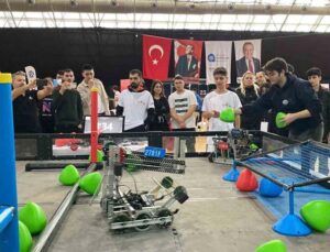 Geleceğin mühendisleri robot tasarladı