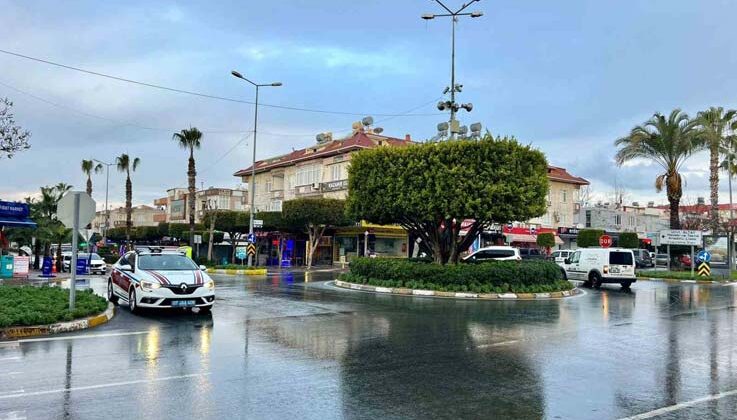 Alanya’daki trafik uygulamasında 12 araç trafikten men edildi