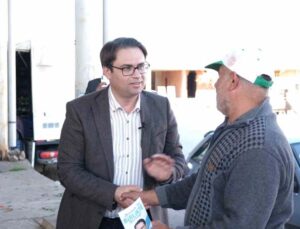 Mimar Emre Afacan, sahanın yanında sosyal medyada vatandaşla buluşuyor