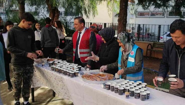 6 Şubat depreminde hayatını kaybeden vatandaşlar anısına lokma dağıtıldı
