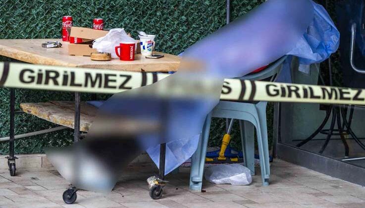 Kendisine ait kuaför dükkânının önündeki sandalyede ölü bulundu
