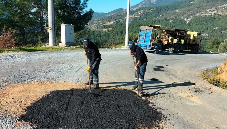 Antalya Büyükşehir ekiplerinden Alanya kırsalında yoğun mesai