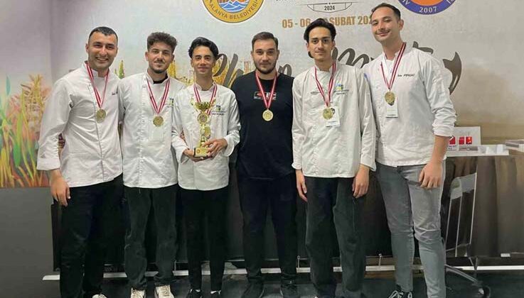 Gastronomi öğrencileri altın madalyaları topladı