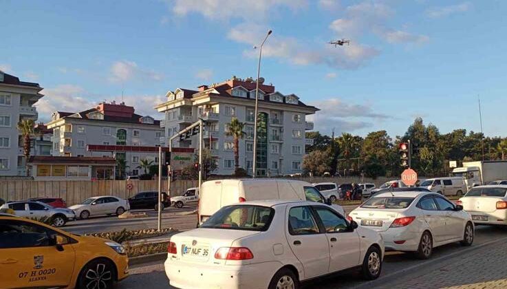 Jandarmadan dronlu kırmızı ışık denetimi