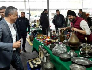 Antika meraklıları bu pazarda