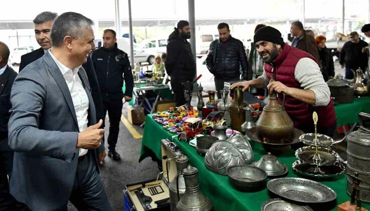 Antika meraklıları bu pazarda