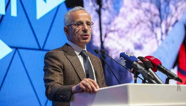Bakan Uraloğlu: “19,5 milyonu sabit, 74,8 milyonu mobil olmak üzere 94,3 milyon geniş bant internet abone sayısına ulaştık”