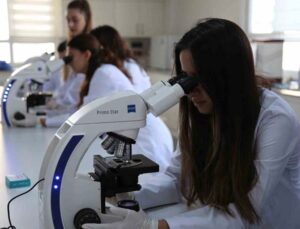 ALKÜ’de sağlık öğrencilerine fırsat eğitimi
