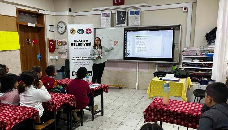 Alanya’da Eko Okullarda Atıksız Yaşam ve Atıkların Geri Kazanımı eğitimi düzenleniyor
