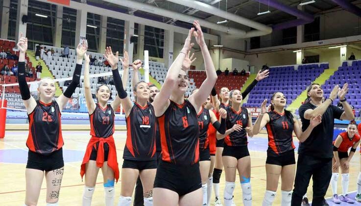 Manavgat’ın Sultanları yarı finalde