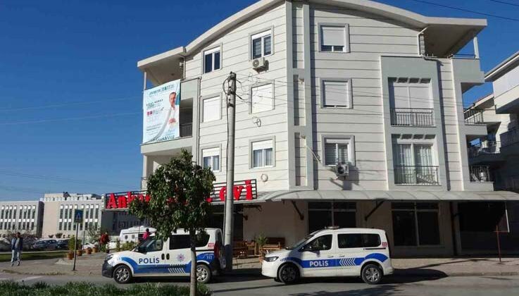 2 yıl önce ayrıldığı 2 çocuk annesi eşini, tabanca ile vurarak öldürdü