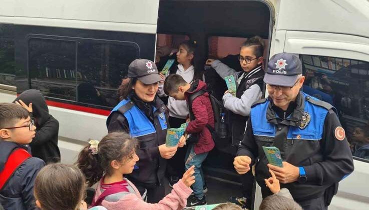 Öğrenciler serviste güvenli yolculuk hakkında bilgilendirildi