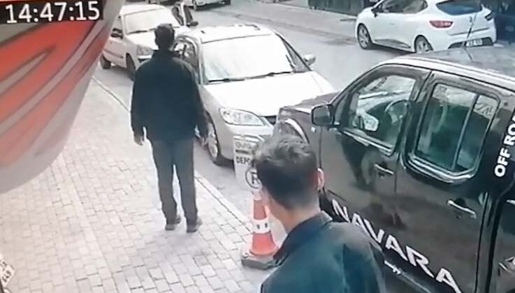 10 yaşındaki çocuk gaza bastı, araç park halindeki araçlara çarptı