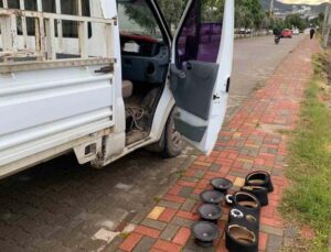 Yüksek ses müzik çalarak çevreyi rahatsız eden araçların sesini jandarma kıstı