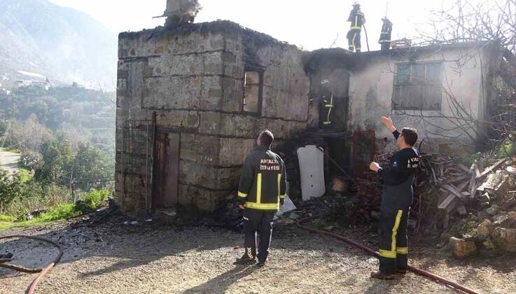 Metruk bina çıkan yangında kullanılamaz hale geldi