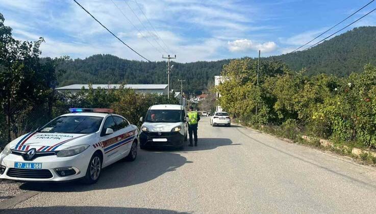 Alanya’da 25 araç trafikten men edildi