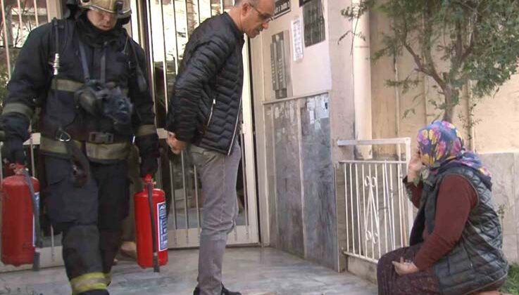 Aspiratörden çıkan yangında anne ve oğlu dumandan etkilendi, komşusu ise yangını canlı yayınla aktardı
