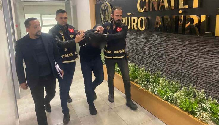 Mesai arkadaşını bıçaklayarak öldüren zabıta adliyeye sevk edildi