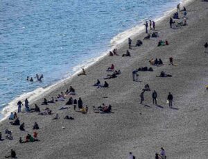 Yurdun dört bir yanında kar, Antalya’da yaz