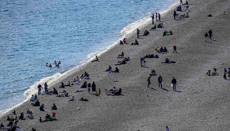 Yurdun dört bir yanında kar, Antalya’da yaz