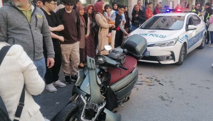 Yayalara yol vermek için duran otomobile motosiklet çarptı: 1 yaralı