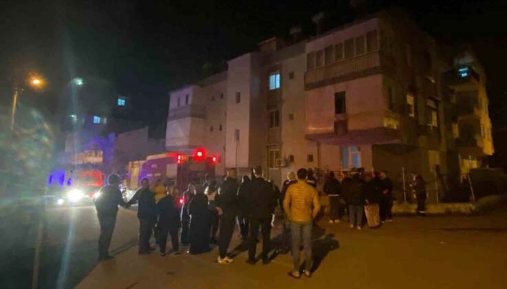 Evde çıkan yangında mahsur kalan çocukları apartman sakinleri kurtardı