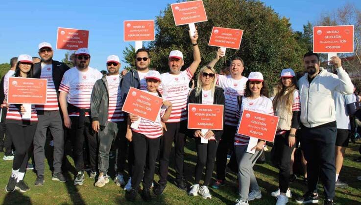 ANTİAD, Cumhuriyet’in geleceği gençler için koştu