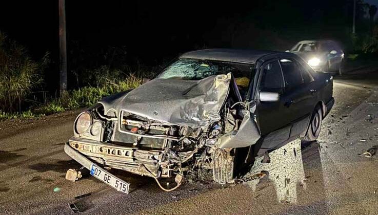 Antalya’da otomobil ile çarpışan motosikletin sürücüsü hayatını kaybetti
