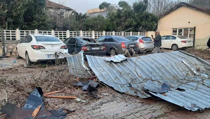 Hortum sebebiyle üzerine güneş paneli düşen otomobildeki çocuk yaralandı