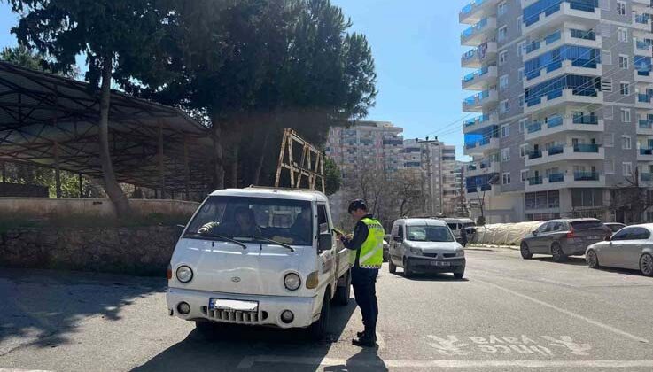Jandarmadan 101 araç ve sürücüsüne 189 bin 15 lira para cezası