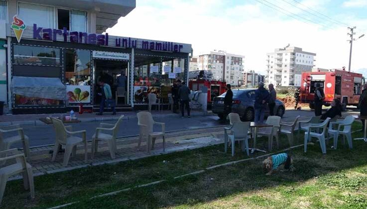 Antalya’da bina altındaki pastanenin deposu alev alev yandı
