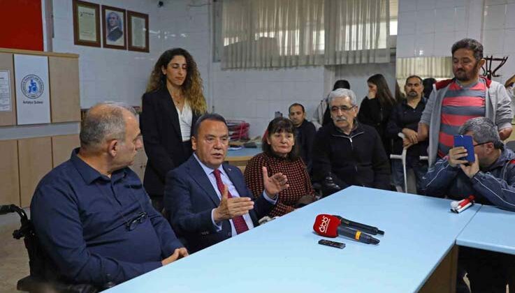 Başkan Böcek: “Engelsiz Antalya için yeni projeler hazır”