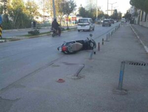 Otomobille çarpışan motosiklet sürücüsü yaralandı