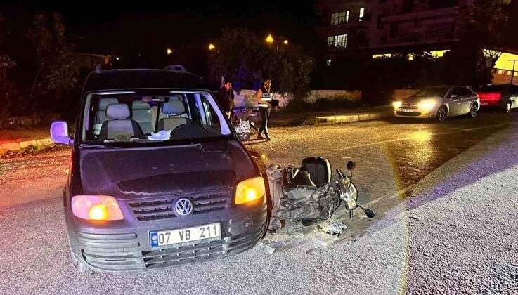 Otomobille çarpışan motosiklet sürücüsü yaralandı