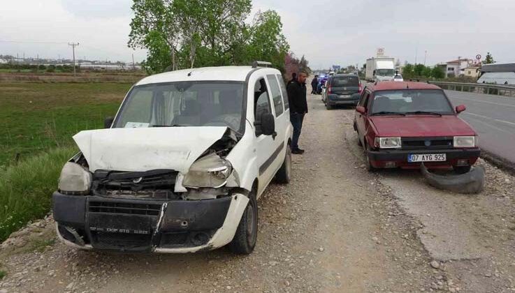 Antalya’da 3 araçlı zincirleme kaza: 1 yaralı