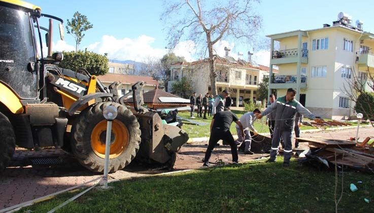 Hortum felaketinin ardından esnaf yaralarını sarmaya başladı