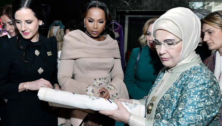 Emine Erdoğan, lider eşleriyle coğrafi işaretli ürünler ve dokuma el sanatları sergisini gezdi