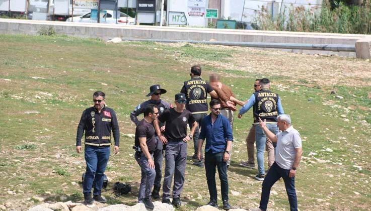 Eski eşi hakkında dedikodu yaptığını iddia ettiği akrabasını sırtından vurarak öldürdü