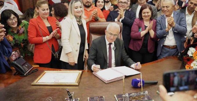 Kumluca’nın yeni belediye başkanı mazbatasını aldı