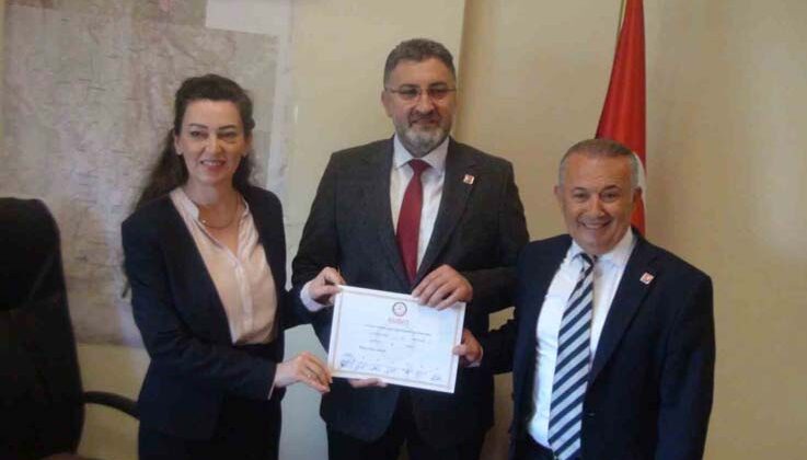 Serik Belediye Başkanı Kumbul törenle mazbatasını aldı